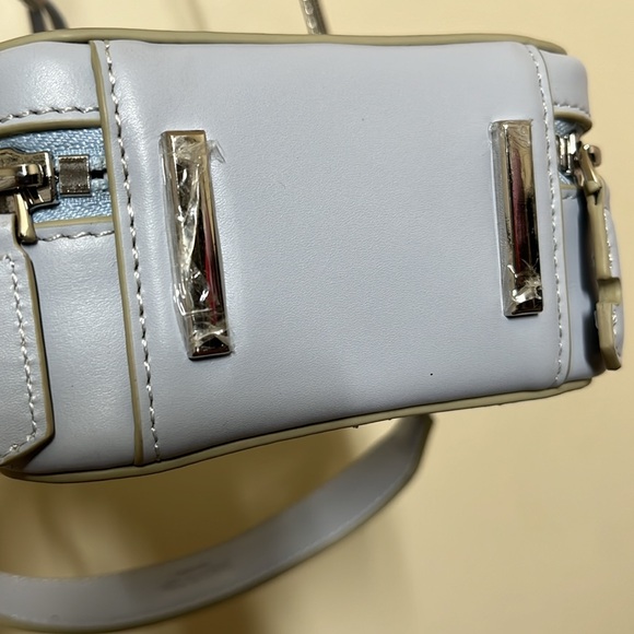 Hanwen New York Camera & AirPod pouch bag - Picture 7 of 8